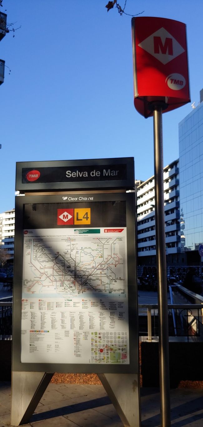 はい。<br /><br />ホテル最寄のMetroです。<br /><br />お世話になりました～。<br /><br />Metro網すごいです。<br /><br />どこでも行けそうです。<br /><br />AndroidのCity mapperっていうアプリで、バスも出てくるので超絶便利です。<br /><br />ちなみに、後日グエル公園まではバスで行きました～。