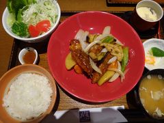 夕食は友人の希望で、大戸屋です。バンコクに来ると大戸屋率が高いです。日本では1回も入ったことがありません。