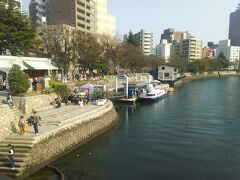 翌日は広島市内観光
平和公園へ。