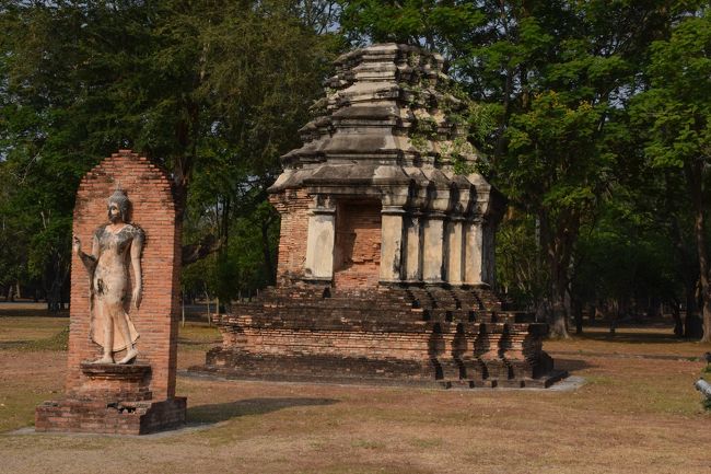 西の端に在った、「Wat Traphang Ngoen」です。よくまとまった遺跡です。