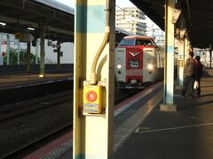 松江駅で特急やくもに乗り換えました。
もともとは、米子駅からこれに乗る予定でした。
米子駅の駅員さんの言うとおり、自由席でも座ることができました。