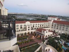 １月２５日午後６時１５分。
ホテル日航アリビラのラナイ（テラス）からの定点写真。