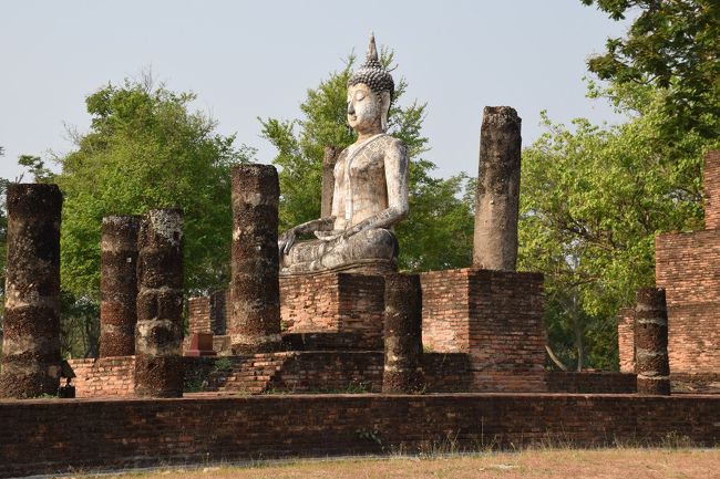 静かな表情の、中心像。