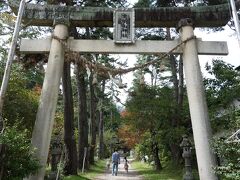 食べ終わってから、神社を散策。