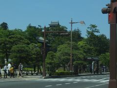 松江城

バスは、そこそこ遠回りでしたが、ちょっとした観光ができたので良かったです。

島根県立美術館や神社など、松江には、他にも行きたいところがいっぱいあるのでまたいつか来たいと思います。