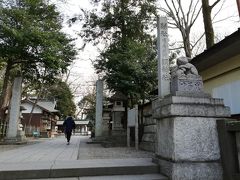 徒歩15分足らずで調神社に到着。

狛犬ならぬ、かわいい狛兎が迎えてくれます(*^_^*)

