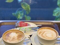 競馬場を出て、近くのカフェで一休み。