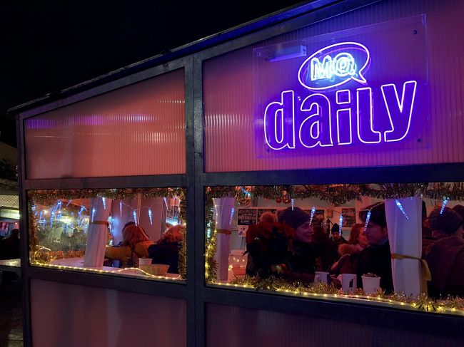 お昼に着いてひと段落するともう夜です。<br />季節柄クリスマスマーケットがやってます。