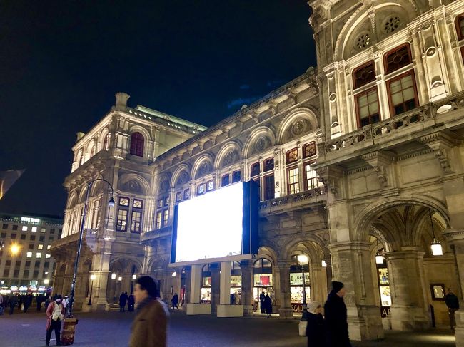 夜はオペラ座へ！<br />今日の演目はヘンゼルとグレーテル