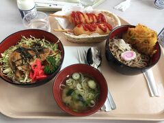 麓に降りてママと合流、昼食です。