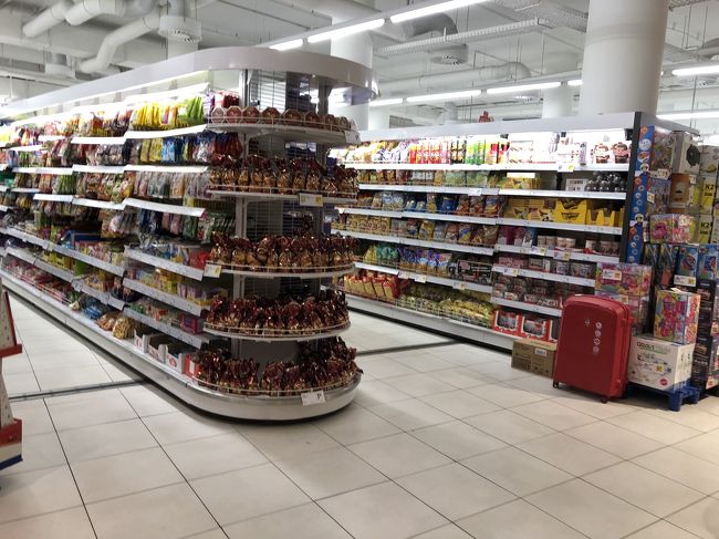 朝はウィーン西駅直結のスーパーでお土産を大量に購入！スーパーは安く現地のものが手に入るのでおススメ。