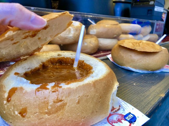 シュテファン寺院の側で見つけたクリスマスマーケットでランチ☀️