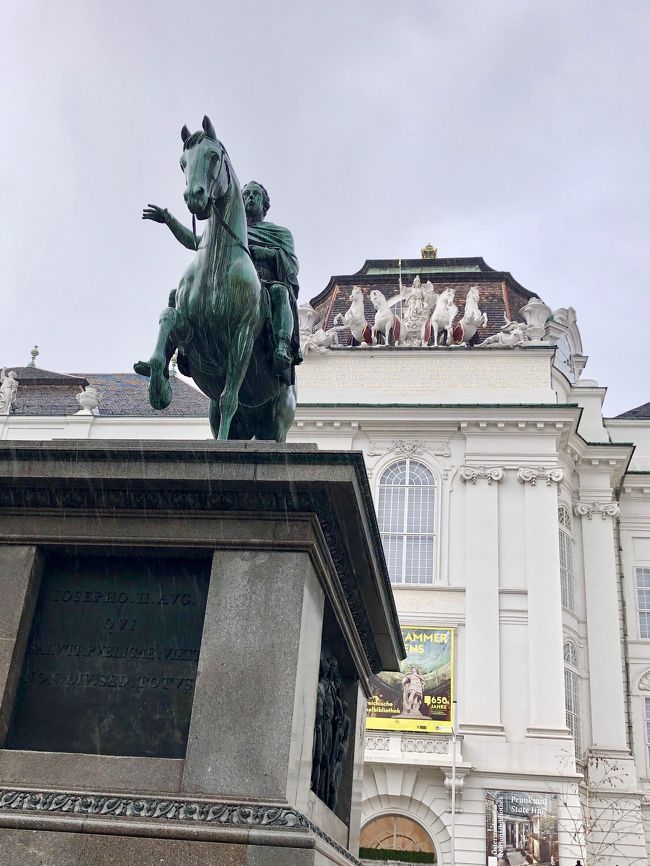 世界一美しいと言われる図書館へ