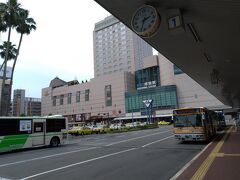 高知徳島エクスプレス。
定刻より15分も早く、徳島駅に到着。
コインロッカーに大きな荷物をしまい、タクシーに乗り込みます。