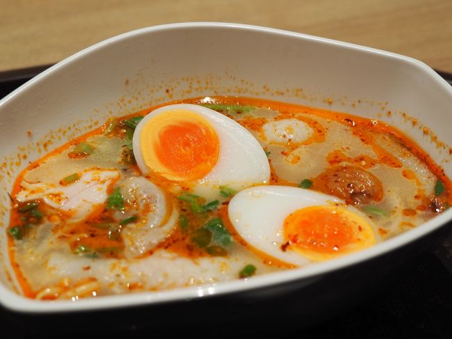 前日と同じようなシンガポールのラクサみたいな麺。