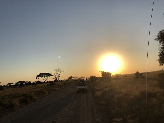 １回目16時から2時間のサファリ終了<br />大きな夕日が綺麗