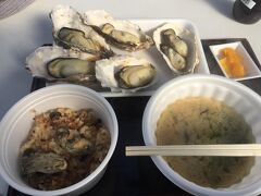 早めの昼食は牡蠣！
松島さかな市場にある焼がきハウス！
食べ放題できるとこ！
だがしかし胃腸が弱っている！

というわけでかきご飯とかき汁がついた五大堂Aセット1,300円
かき汁美味し！

生とかフライとかも食べたいけど胃腸が
特記事項としてノンアルコール