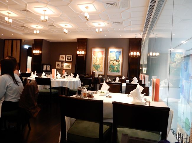 夜上海のすっきりした店内です。上海料理の老舗の雰囲気は感じなかったです。