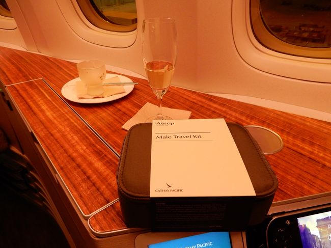 キャセイパシフィックの香港ーパリ便のファーストクラスのアメニティです。