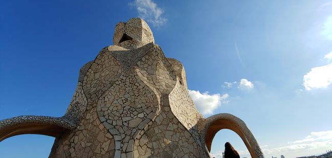 屋上にある煙突<br /><br />独創的すぎて、現代では確実にボツになるでしょう。<br /><br />スペインの寛容さに感謝！