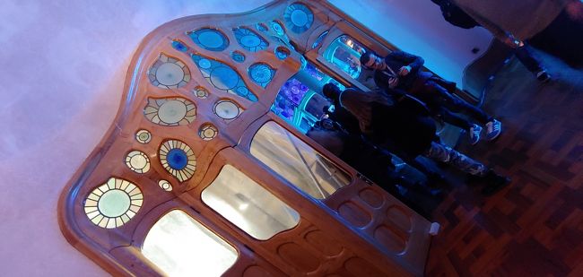 ドアが非常に面白い。<br /><br />これはガバっと大きく開くみたい。