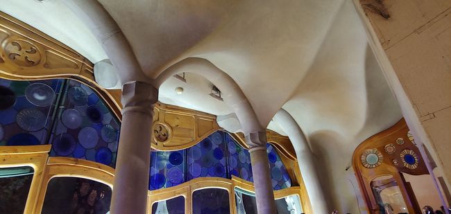 室内の青いライトアップが止まった瞬間。<br /><br />日中のイメージに近づきました。<br /><br />またイメージちがうんだろうなー