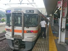 当初、桑名から養老鉄道を使って大垣経由で米原を目指すことを考えましたが、時間の都合で近鉄名古屋経由JR東海道線で。