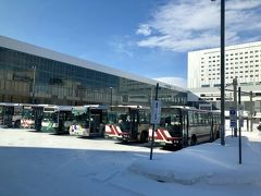 旭川駅から空港へはバスで

11：00発　ラベンダー号に乗車