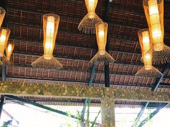 1月1日からの宿泊場所は「The Oasis Lagoon Sanur」。ホテルはハーディーズの隣にあり、カフェやレストランも周りにたくさんあるので、とても便利なところでした。こちらはロビーの写真です。