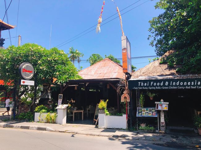 サヌール滞在中何度も足を運んだのは、ホテルから徒歩2分くらいの「Stardust Bar &amp; Bistro」。ここは安くて美味しかったです。