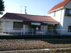 ゆっくり歩いても20分くらいでした。岩井駅です。