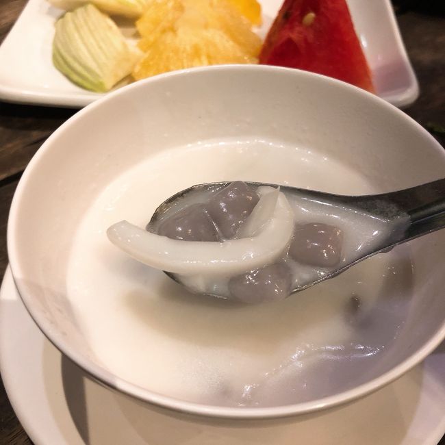 タイの人は甘いものが大好きらしく、デザートも忘れずに注文です！