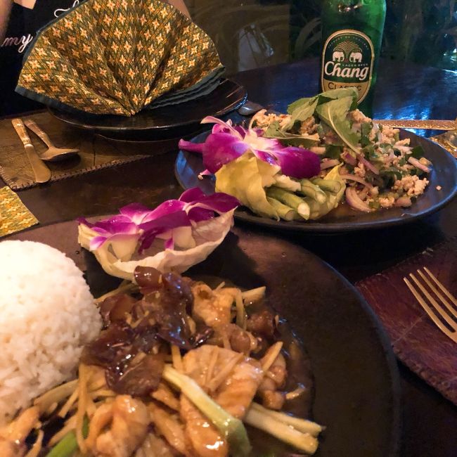 ラープと豚ときくらげの炒め物。ラープは初めて食べたけど、辛くて酸っぱい私好みの味、美味しくてハマりました！