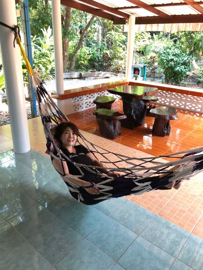 ハンモックのある生活、憧れます♪ここでタイ語を一つ覚えました。「sabai（ｻﾊﾞｰｲ）」翻訳機能で調べたら日本語で「超快適」と訳されました。その後私が「サバーイ！」と言うと、PAOさんは「ﾁｮｰｶｲﾃｷ！」と言っていました（笑）