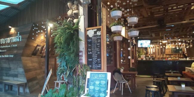 マーケット内には、こんなこじゃれたホテルもありました。