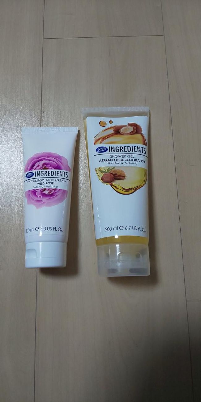 ここからは買った物をちょっとだけ紹介します。bootsで買ったbootsブランドのハンドクリームとボディーソープ。どちらもかなりお安いです。ハンドクリームは付けたあと、サラサラして使いやすかった。香りも良いです。ボディーソープもアルガンオイル入りで洗いあがりもしっとり。二つともリピ決定です♪