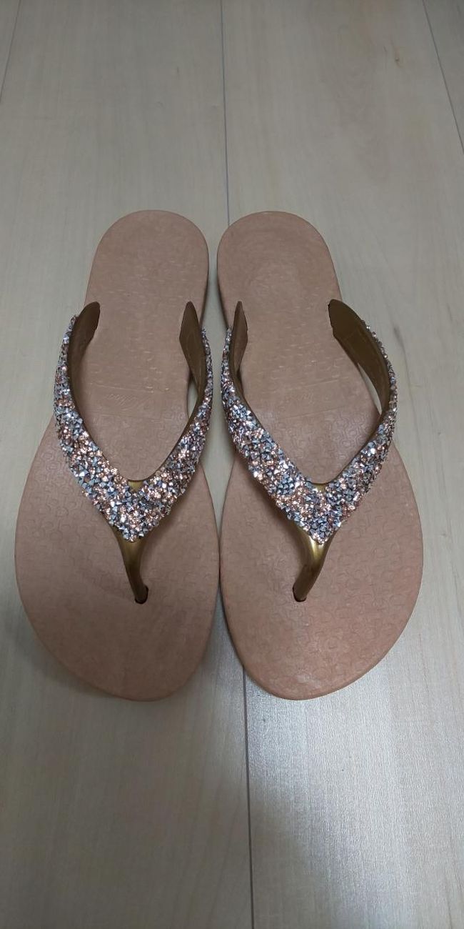 これもナイトマーケットで！150バーツだったかな。幾つになってもキラキラしているものに目がいくようです(笑)