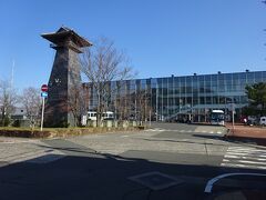 西舞鶴の駅前。
さて、ここから折り返して豊岡方面に向かうのだが、その列車の発車時間までがかなりある。
そこで…