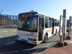 私の乗るバスがやってきた。
路線としては「大江線」（上の写真参照）だが、途中の「大和工芸前」というバス停止まりのバス。
現在使用中の「ふっこう周遊パス」で乗車することができる、京都交通バス。