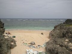 12:10
島仲浜。
オジサン二人が日光浴してました。
おっさんも混ぜて～ｗ