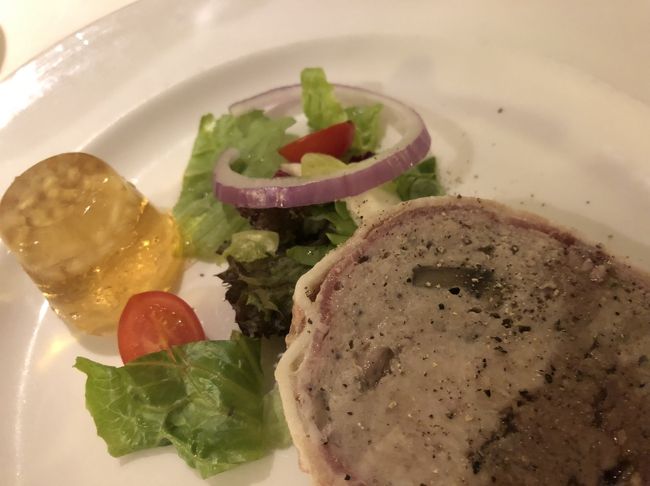 テリーヌ<br /><br />香辛料がショボいので、持て余した！<br /><br />胡椒を掛けて流し込む！ はあ～