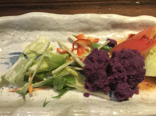 紅芋のサラダ<br /><br />うーむ！ 甘いから、スイーツっぽい！ ま、アントシアニンの補給というコトで、、！酒の肴には？<br /><br /> 後で船でスイカとモヤシ食べておけば、今夜の食事は完璧！