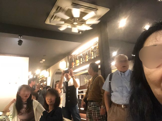 ショーでお客さんが、ステージ前に集まってきた