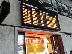 　フィレンツェSMN駅の電光掲示板。いつものことながら、ぎりぎりでないとどのプラットフォームから電車が出るのかわかりません。