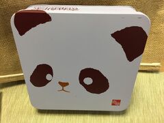 クッキーが（正しくはクッキーの缶が）はやっているそうなのでパンダクッキー！「奇華餅家」のパンダ缶。