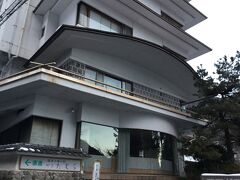 四万グランドホテルに1泊します。
送迎はないので交通費が7000円と高く
総額15000円と安くはなかった。