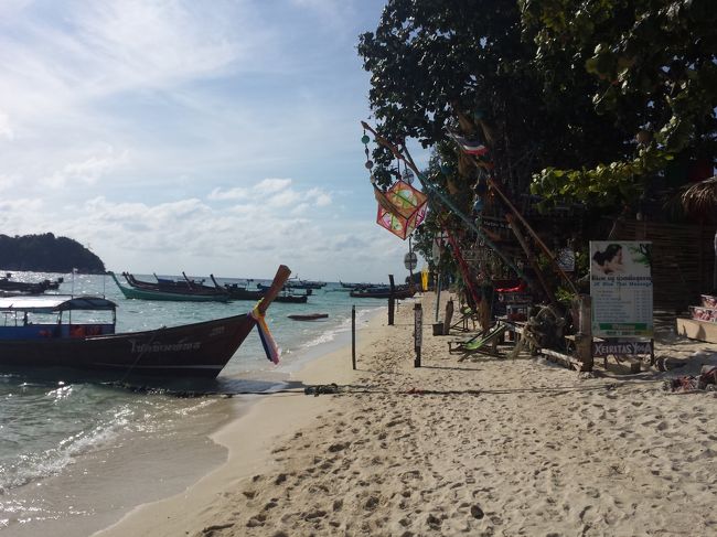 さてさて<br />今日はサンライズビーチの端までスノーケルしに