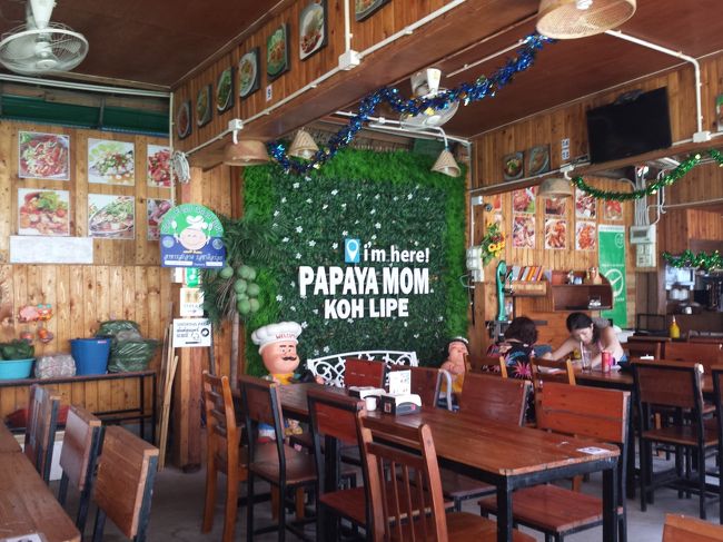 ここでランチとします。<br />14時近くで空いてました。他2組は日本人。<br />リぺ島は昨年より日本人が増えたかも。<br />自分も去年から来ている新参者ですが。笑<br />