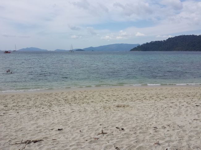 今日は風が強めで雲も多いです。<br />