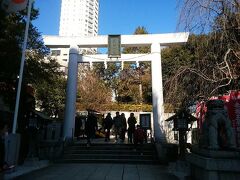 乃木神社一の鳥居．　メトロ乃木坂駅からすぐ．